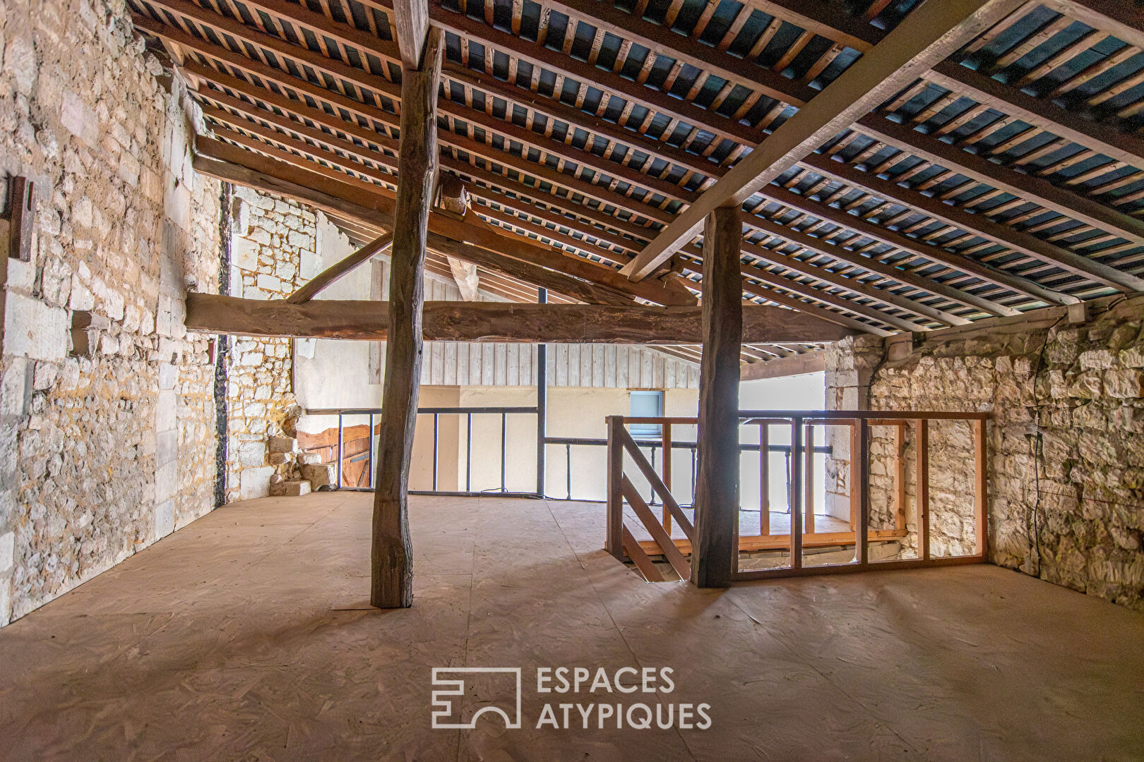 Propriété de caractère entre cour et jardin