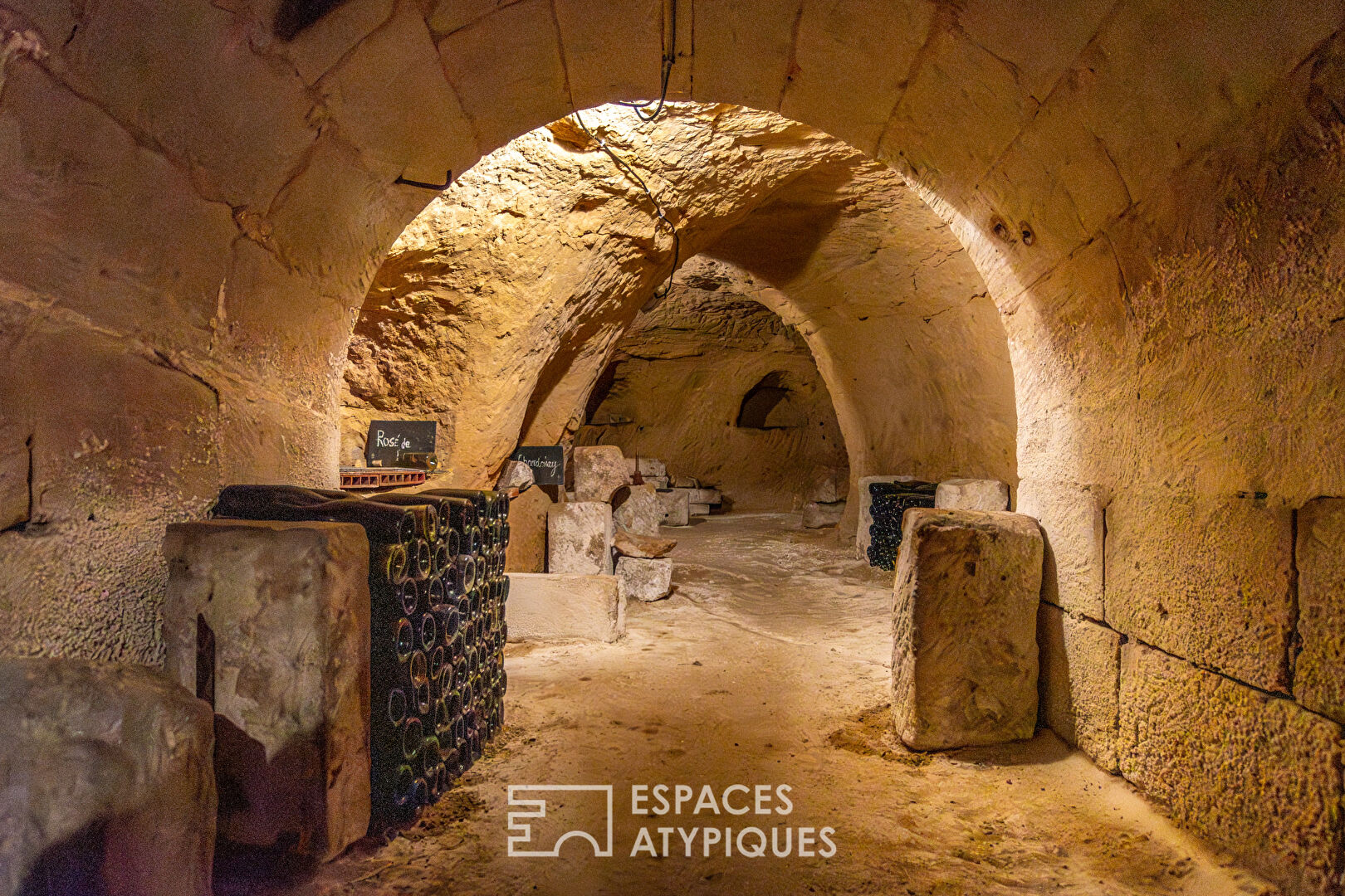 Propriété de caractère entre cour et jardin