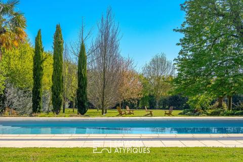 Prestigieuse seigneurie avec parc arboré et piscine