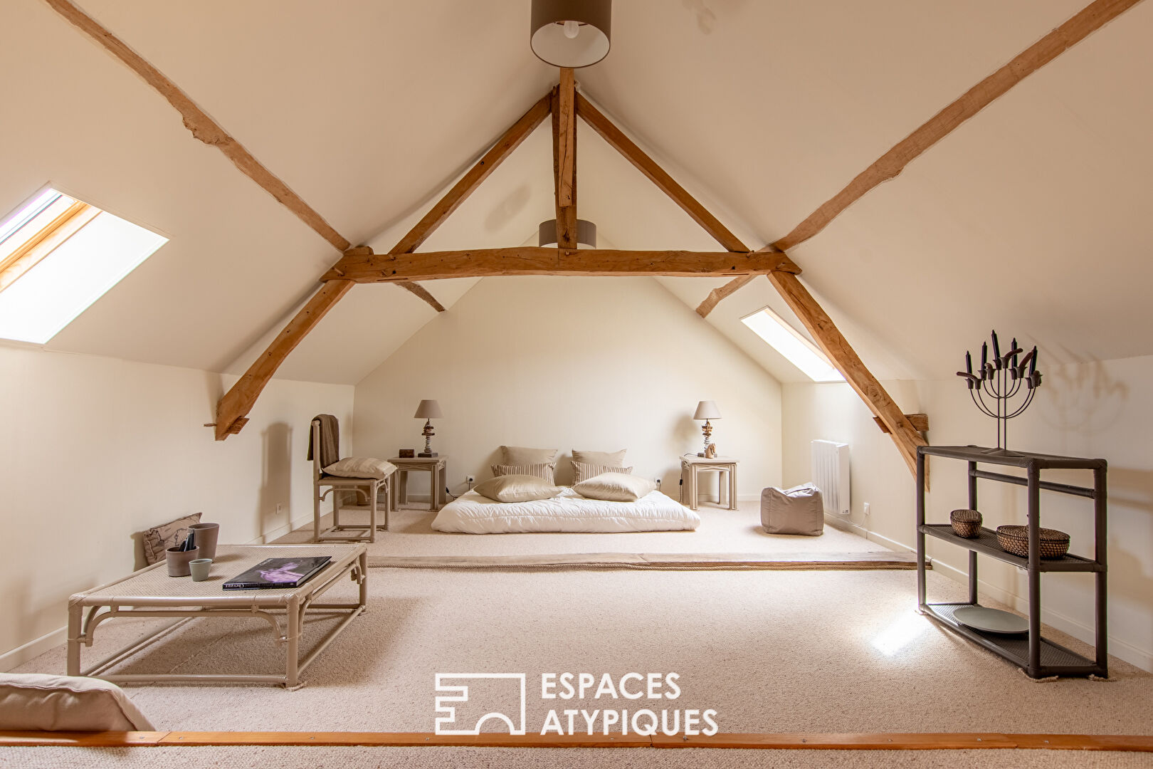 Beautiful property in a rural setting with meadow and boxes for horses