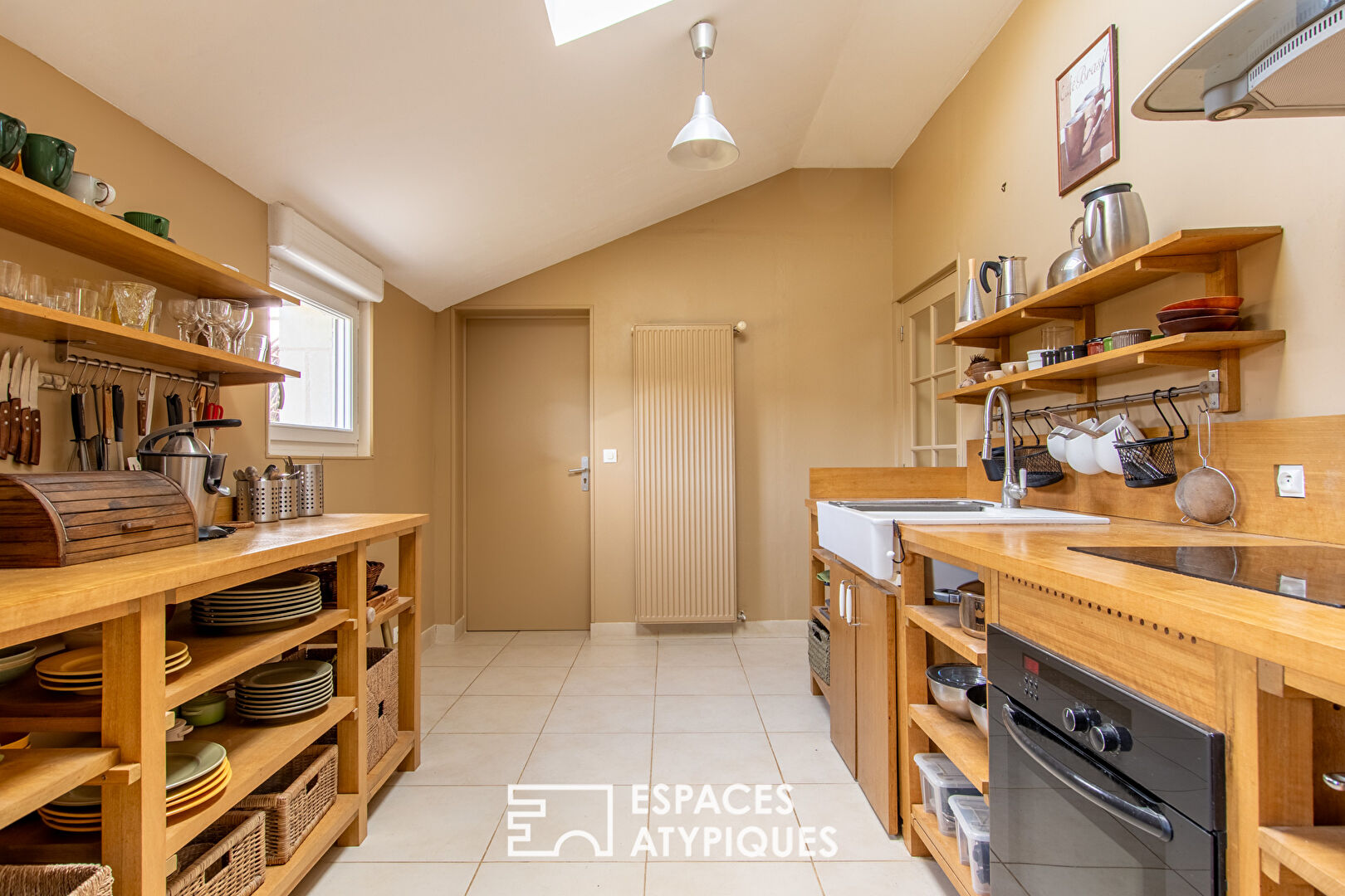 Beautiful property in a rural setting with meadow and boxes for horses