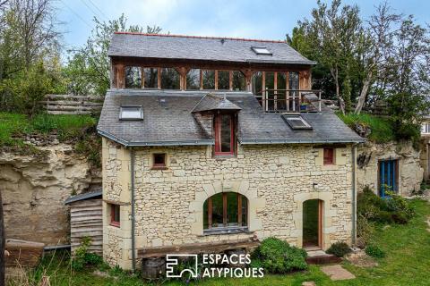 Propriété sculptée dans la roche, au coeur d&rsquo;un écrin de verdure