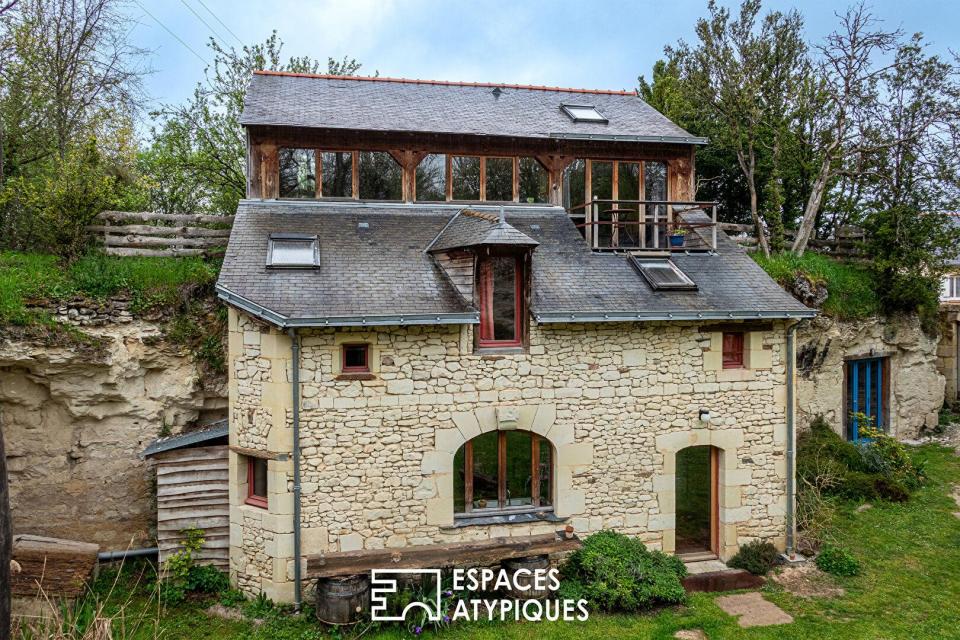 Propriété sculptée dans la roche, au coeur d'un écrin de verdure