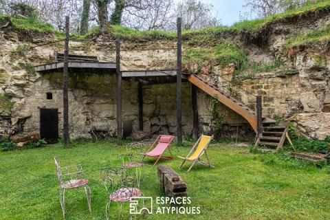 Propriété sculptée dans la roche, au coeur d&rsquo;un écrin de verdure