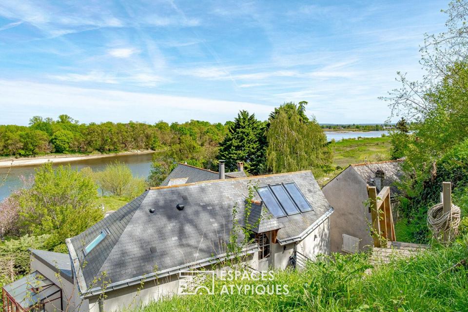 Maison de caractère avec troglodyte et accès Loire
