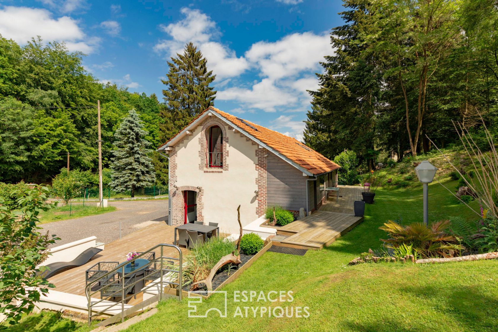 Ancienne écurie devenue loft en bordure de forêt