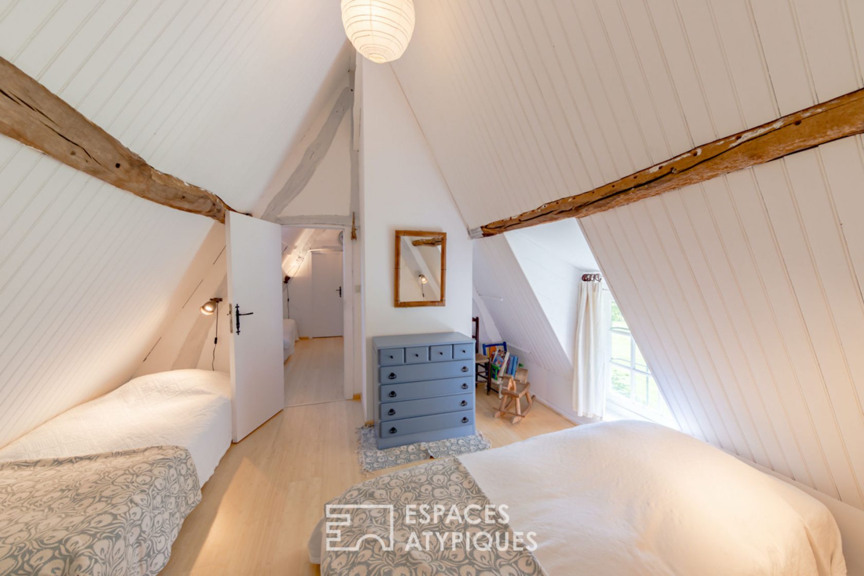 Maison contemporaine à ossature bois et dépendances normandes