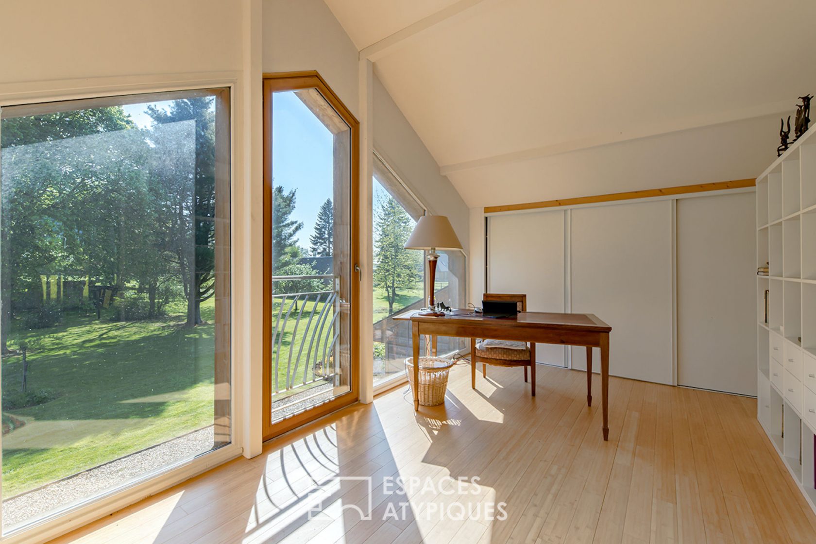 Maison contemporaine à ossature bois et dépendances normandes
