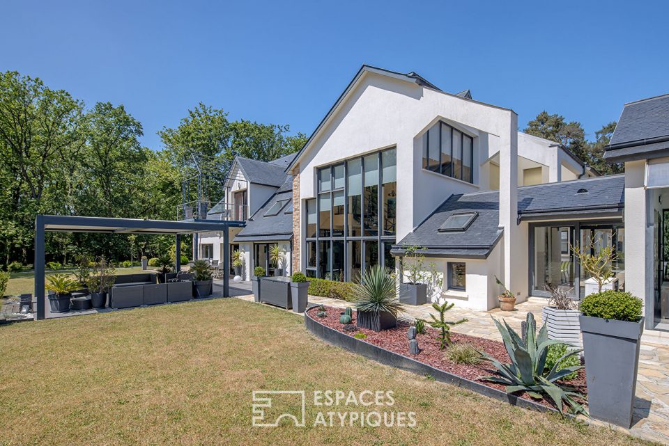 Manoir d'architecte d'exception avec piscine et paddocks dans un parc de 3 hectares