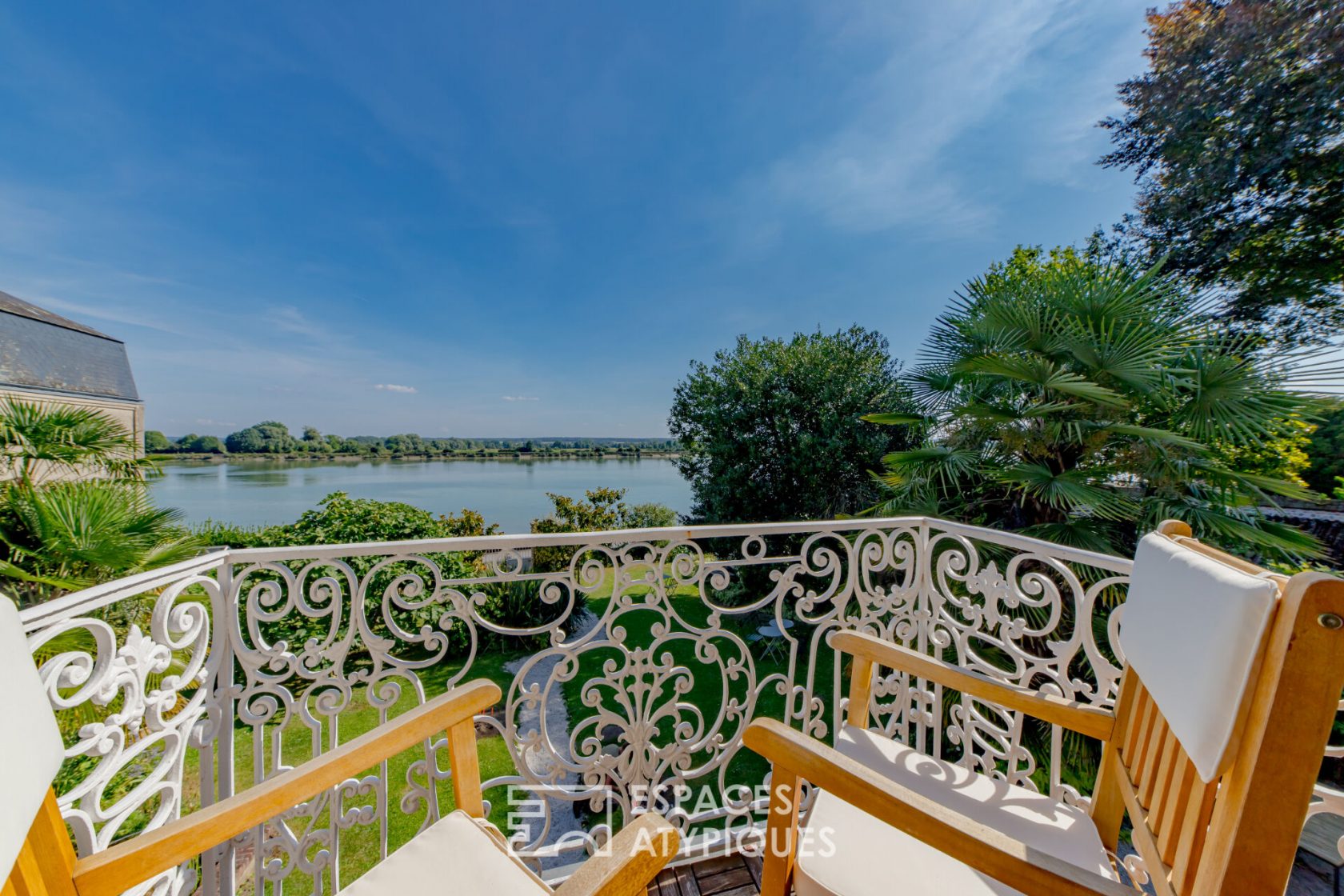 19th century master villa on the banks of the Seine