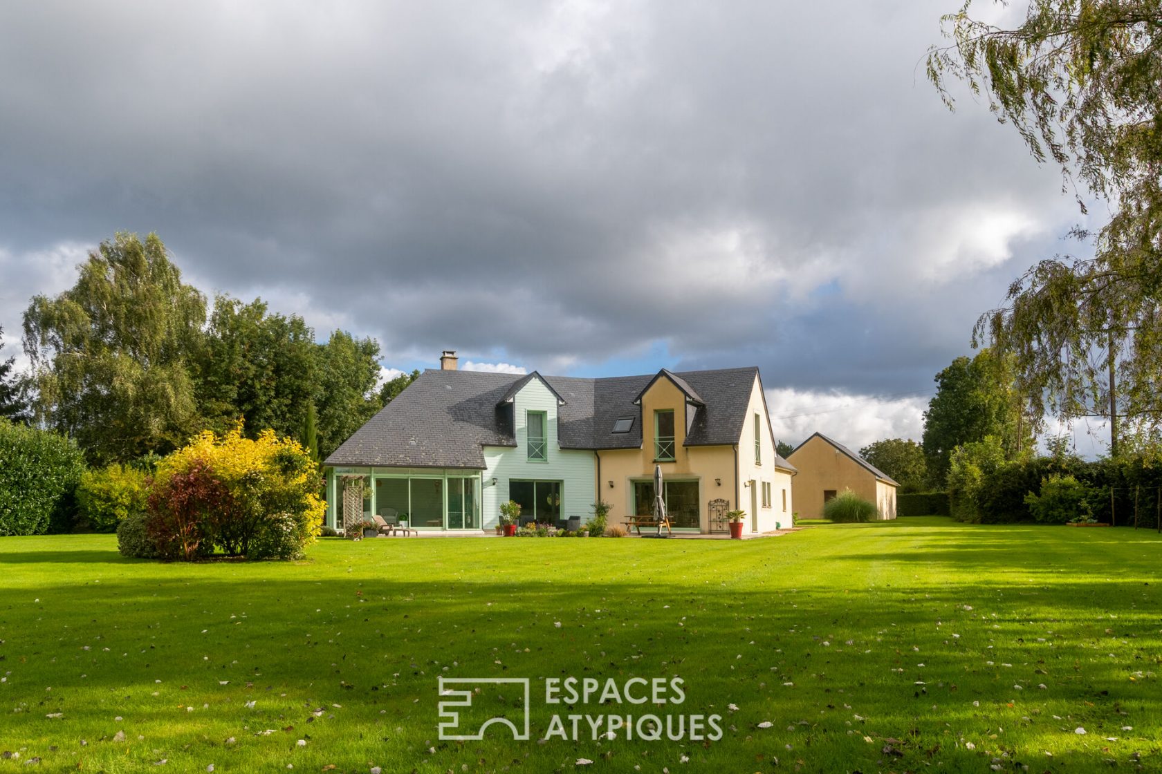 Architect house open to nature – near Honfleur