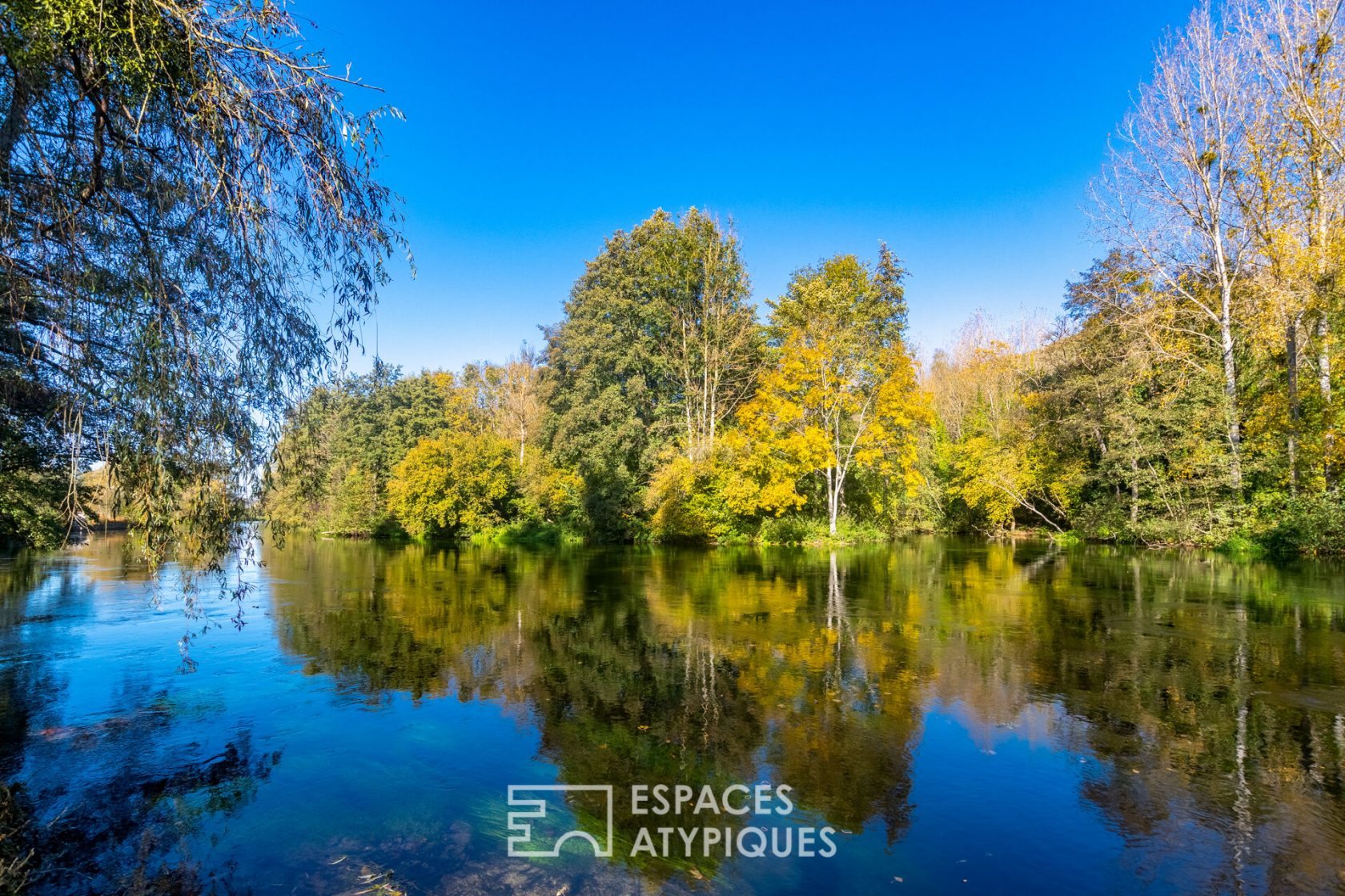1970s house and its landscaped park on the banks of the Eure