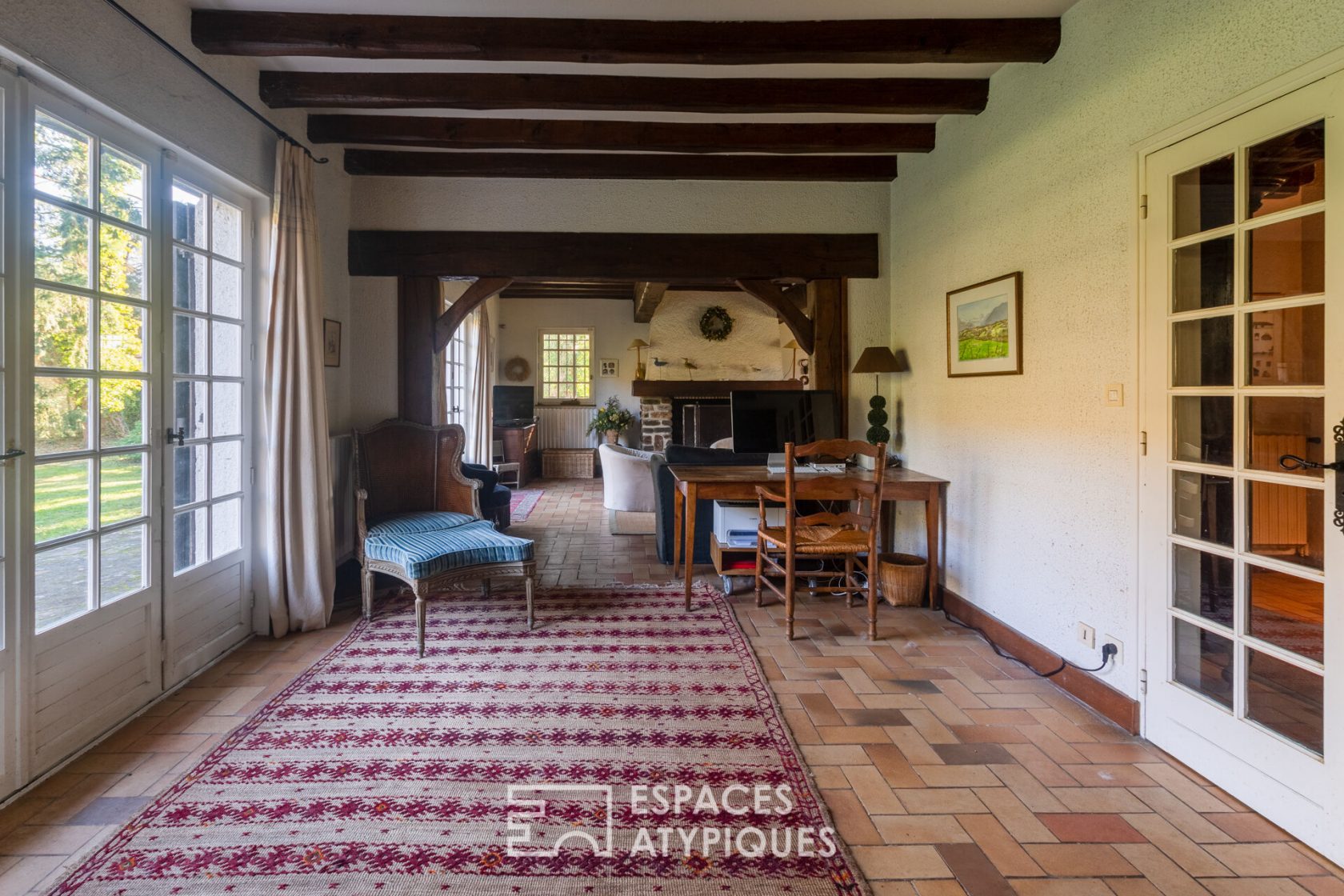 1970s house and its landscaped park on the banks of the Eure