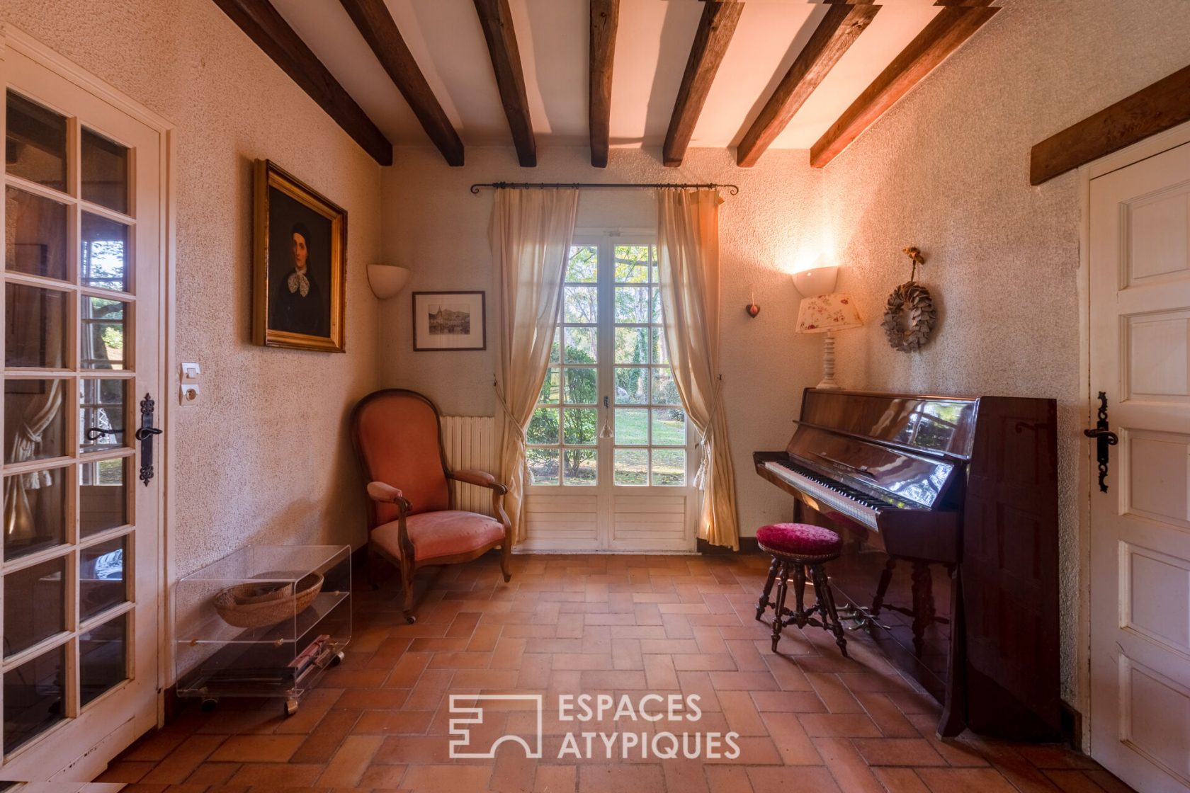 1970s house and its landscaped park on the banks of the Eure