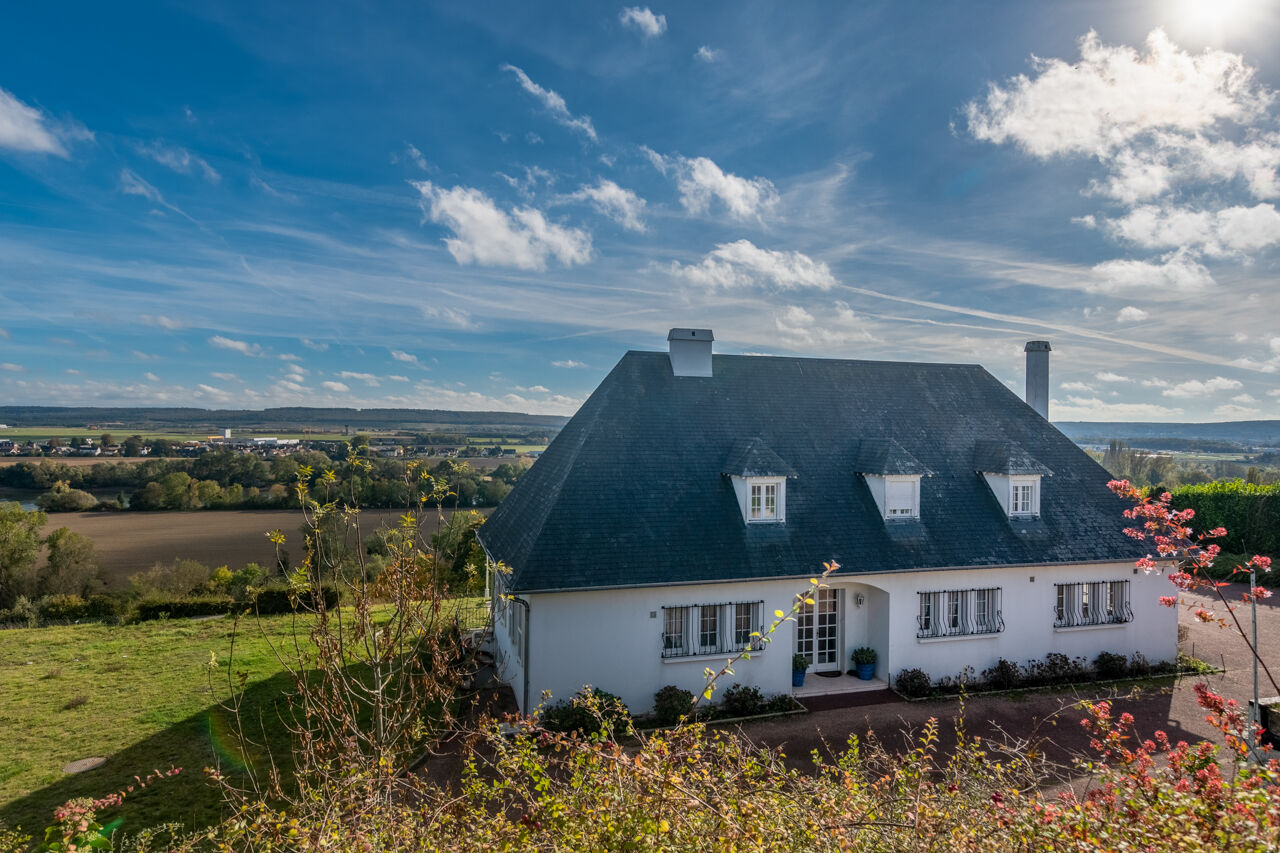 Property with panoramic view of the Seine