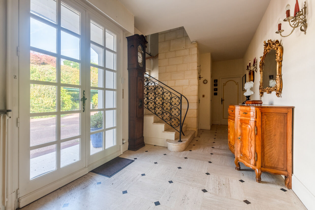 Property with panoramic view of the Seine