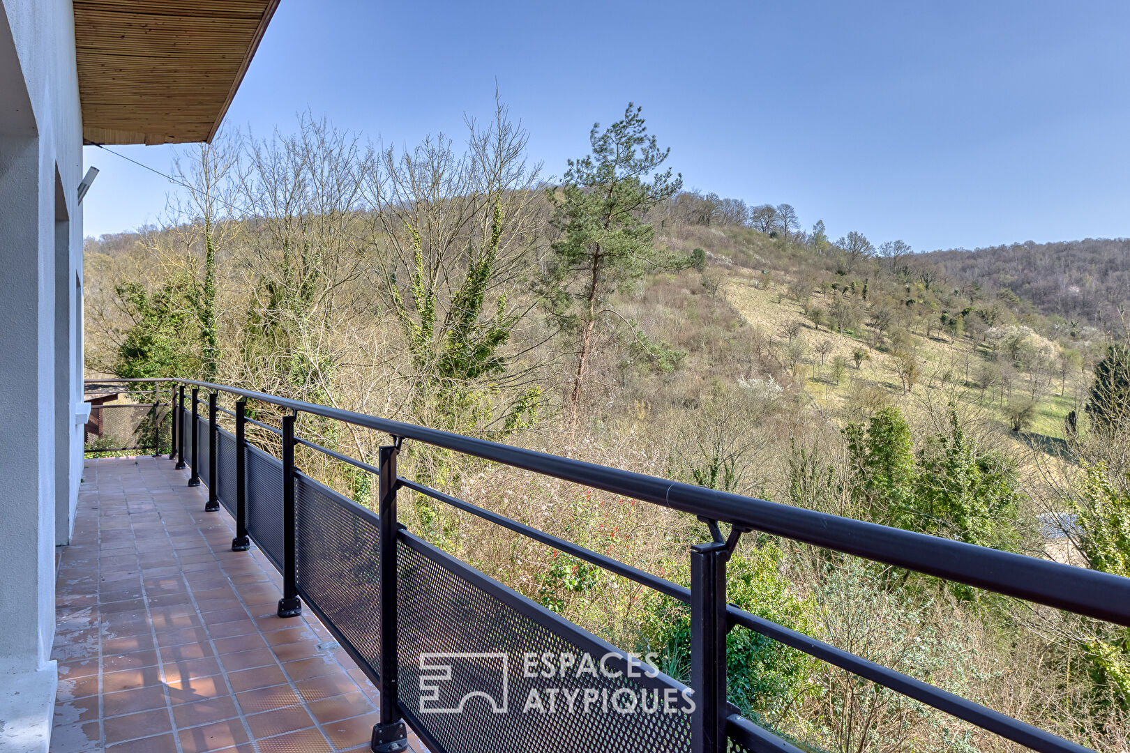 House in a green setting with panoramic view
