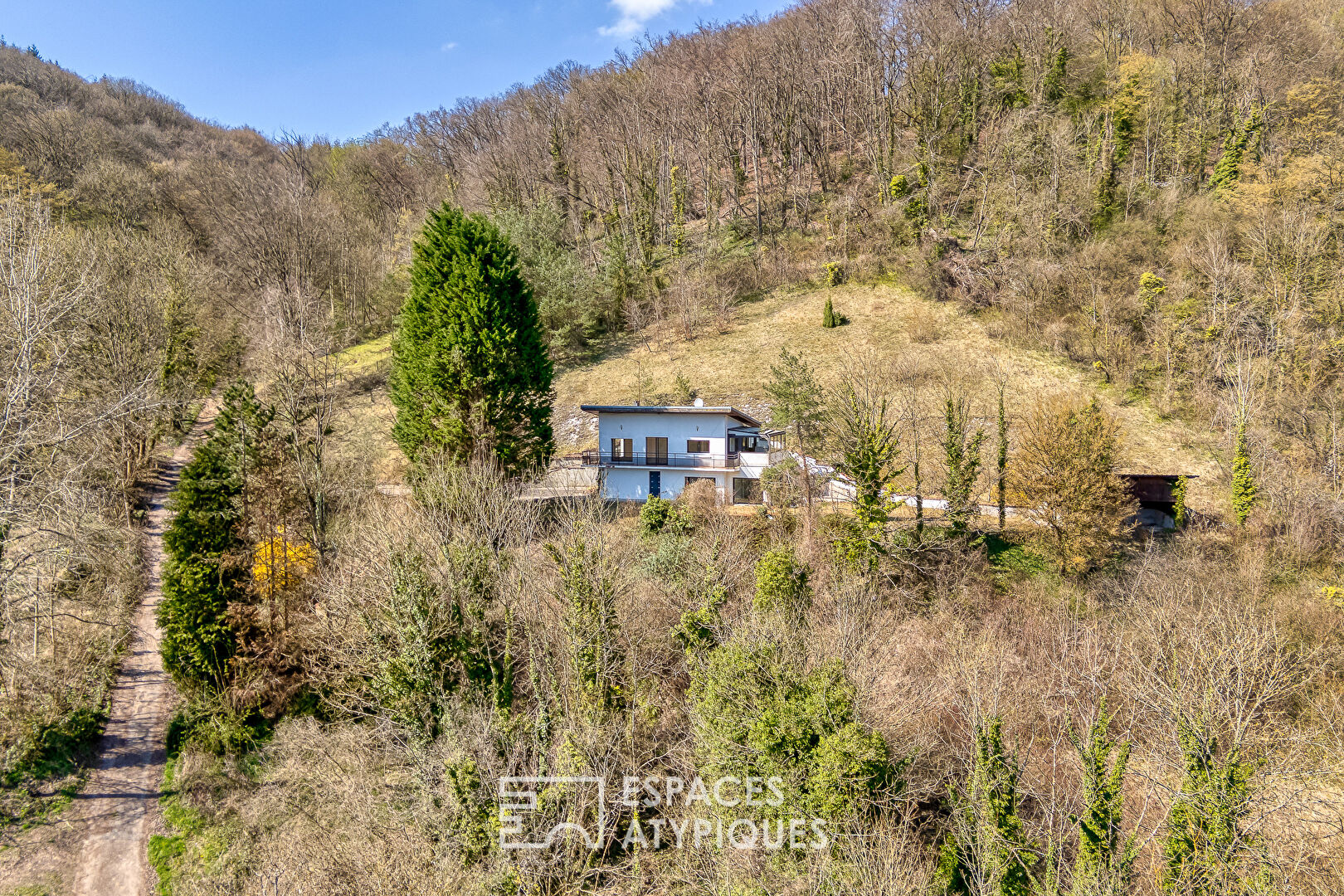 House in a green setting with panoramic view