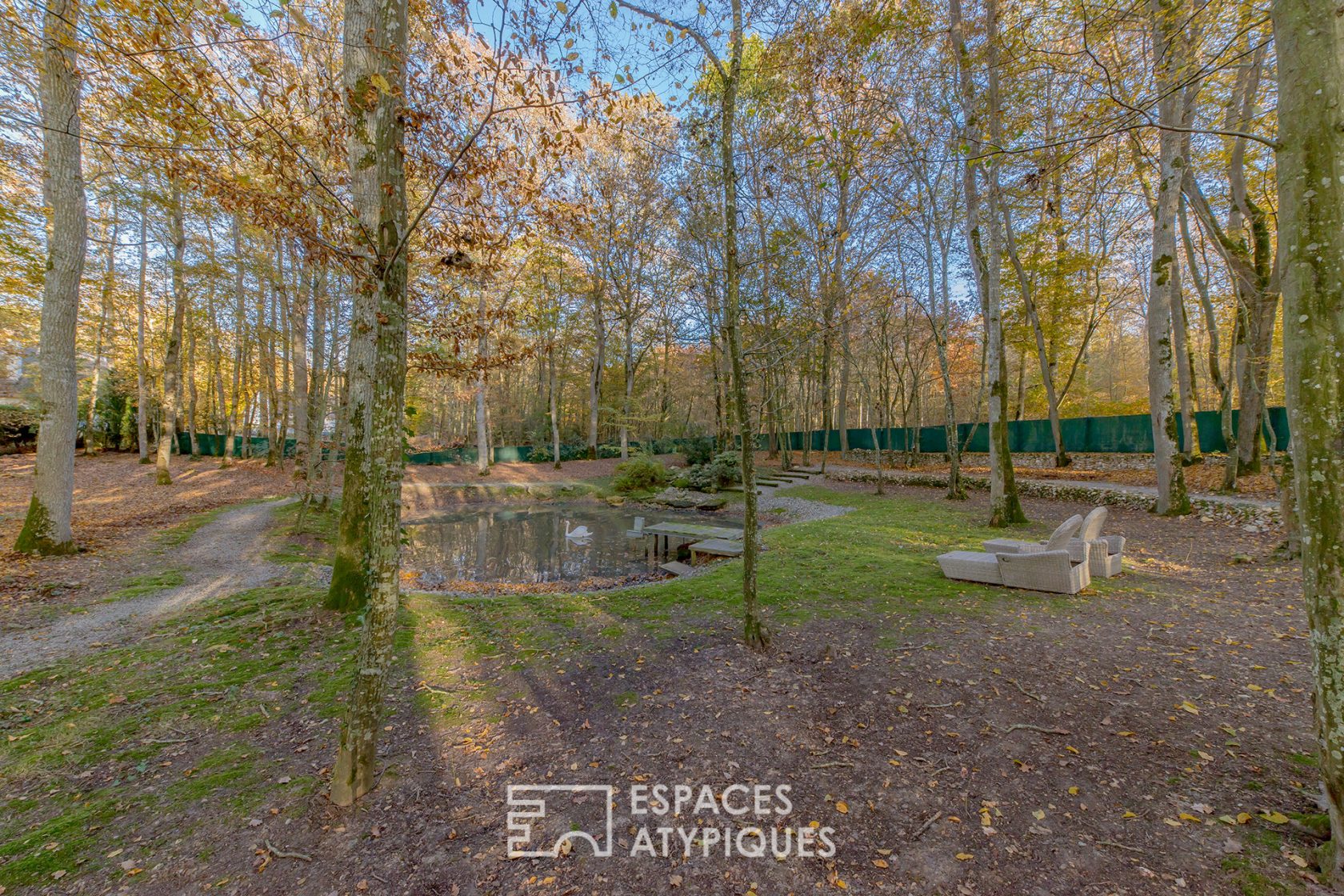 Spacieuse maison d’architecte de plain pied dans un domaine forestier