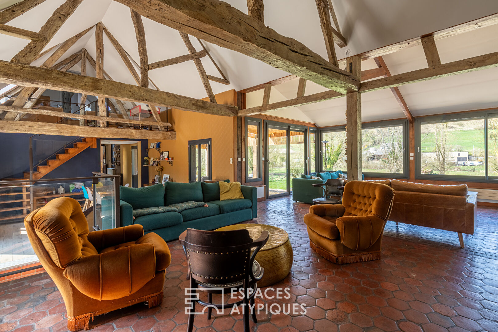 Renovated farmhouse and its gîte in a rural setting
