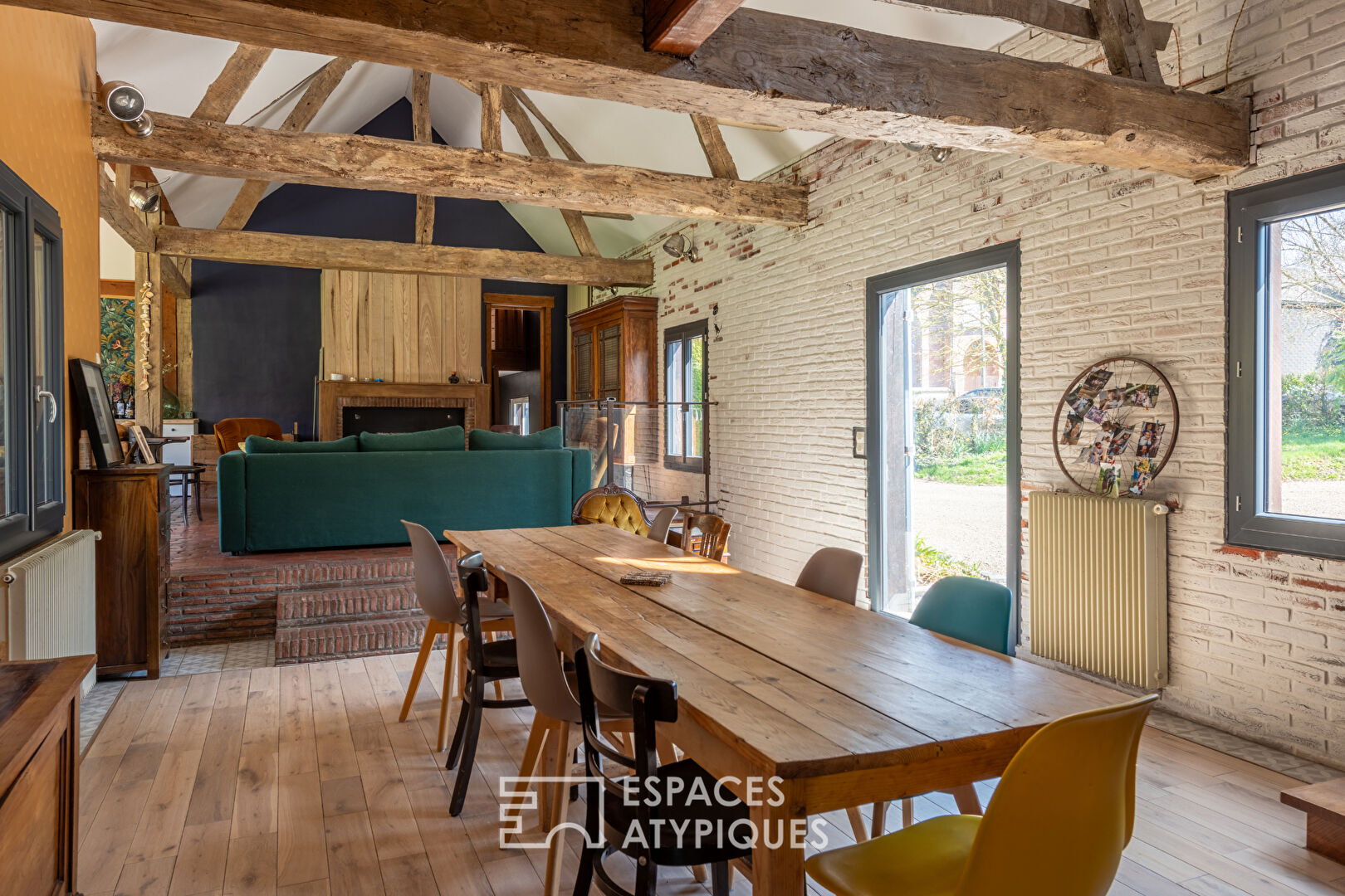 Renovated farmhouse and its gîte in a rural setting