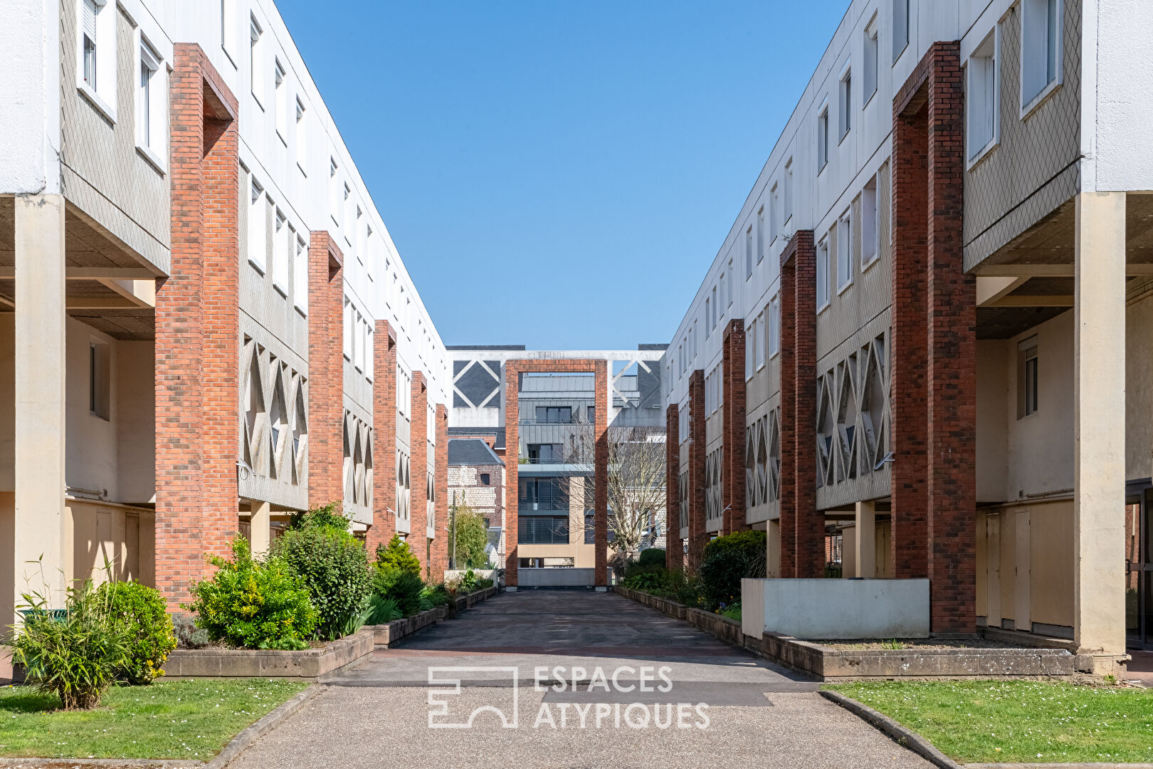 Appartement en duplex avec terrasse – Quartier Saint Clément