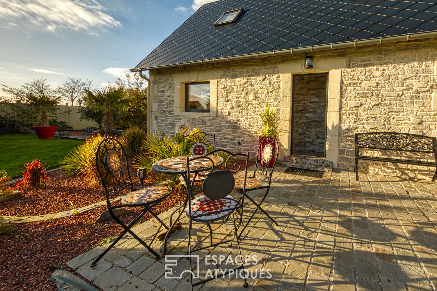 Elegant farmhouse revisited in a contemporary way
