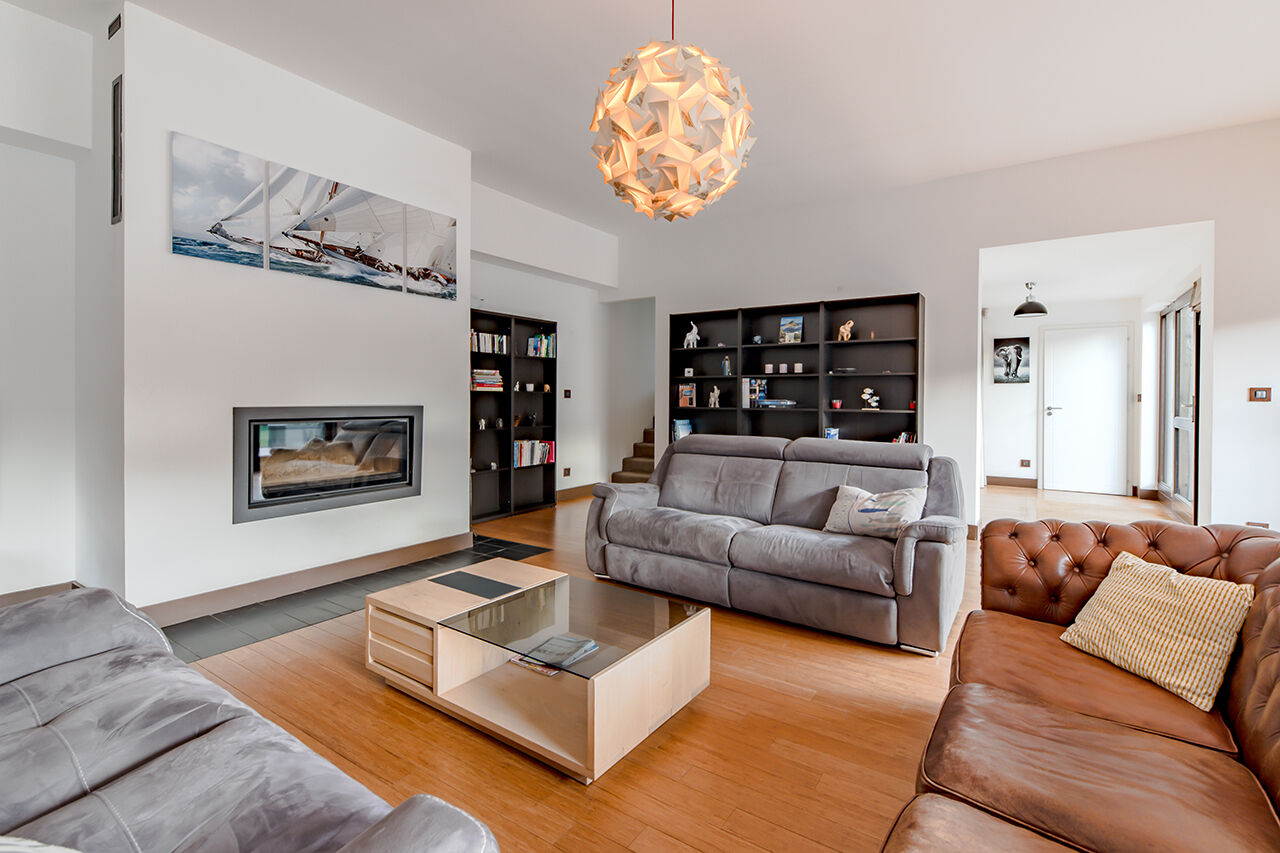 BBC architect house in half-level timber frame