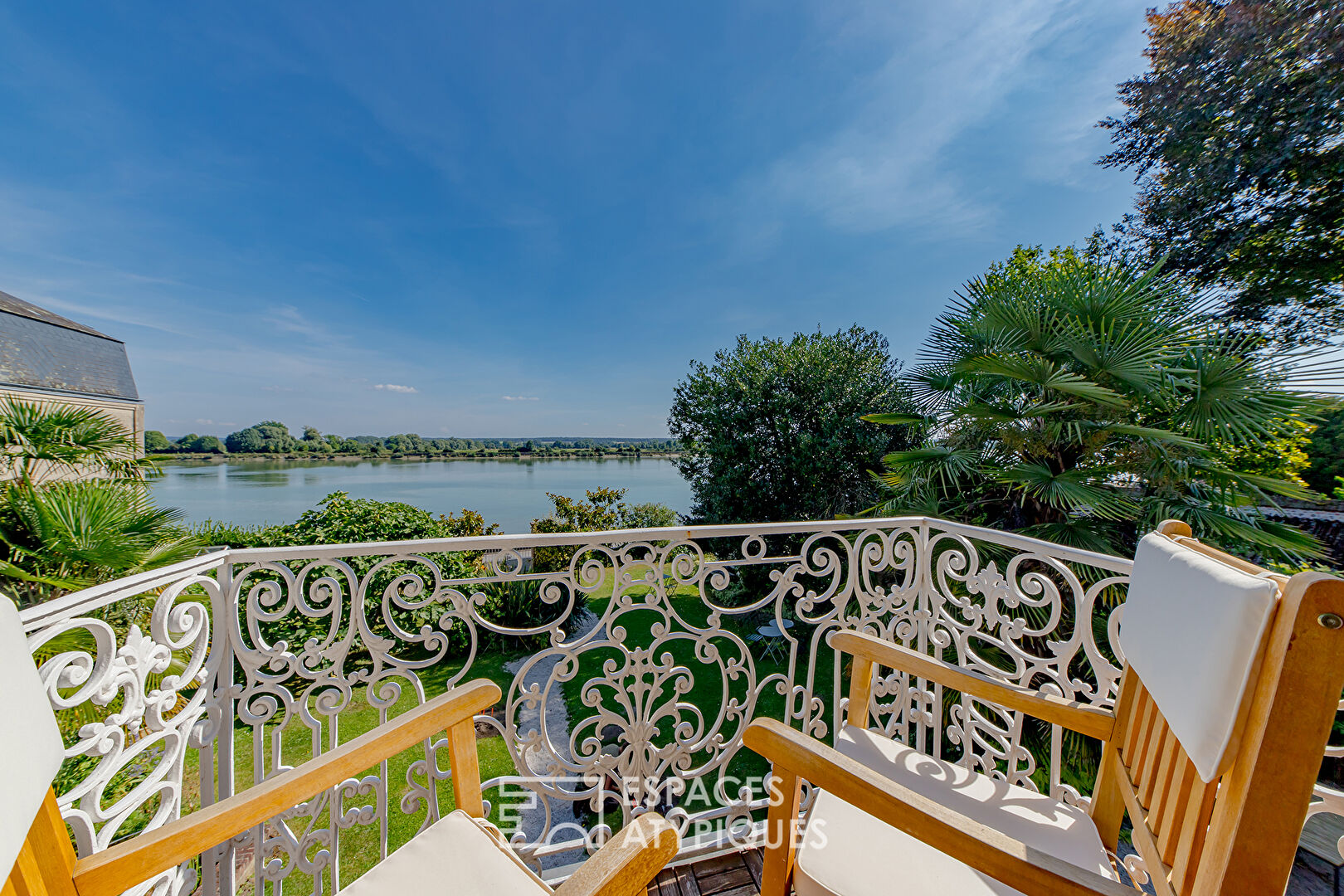 Villa d’exception du 19ème siècle en bord de Seine