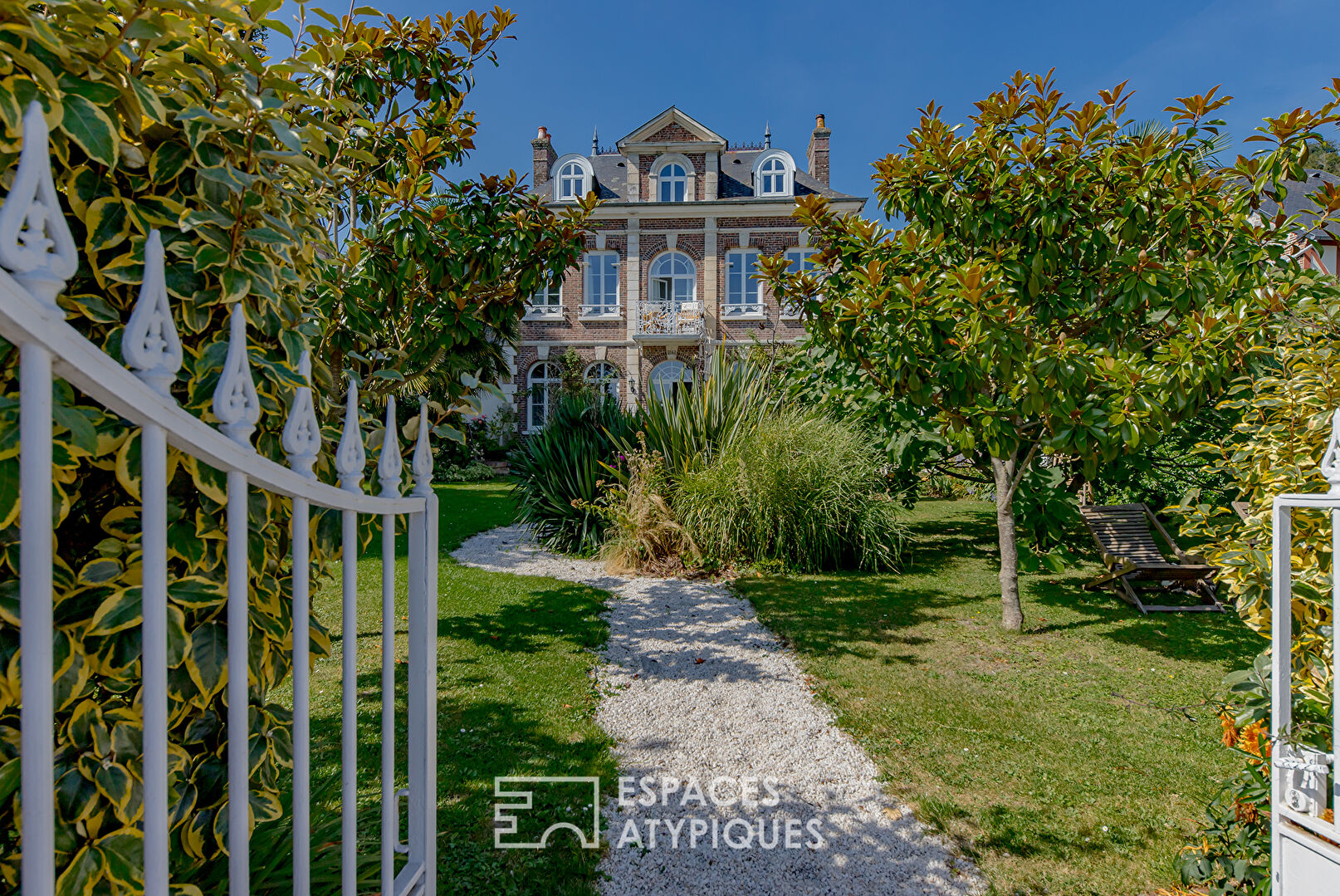 Villa d’exception du 19ème siècle en bord de Seine