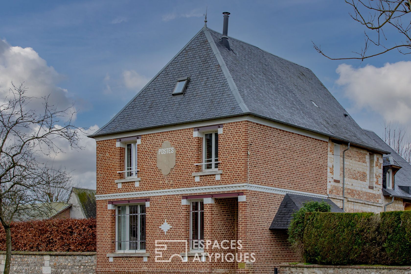 Charm of the old school in the center of the town