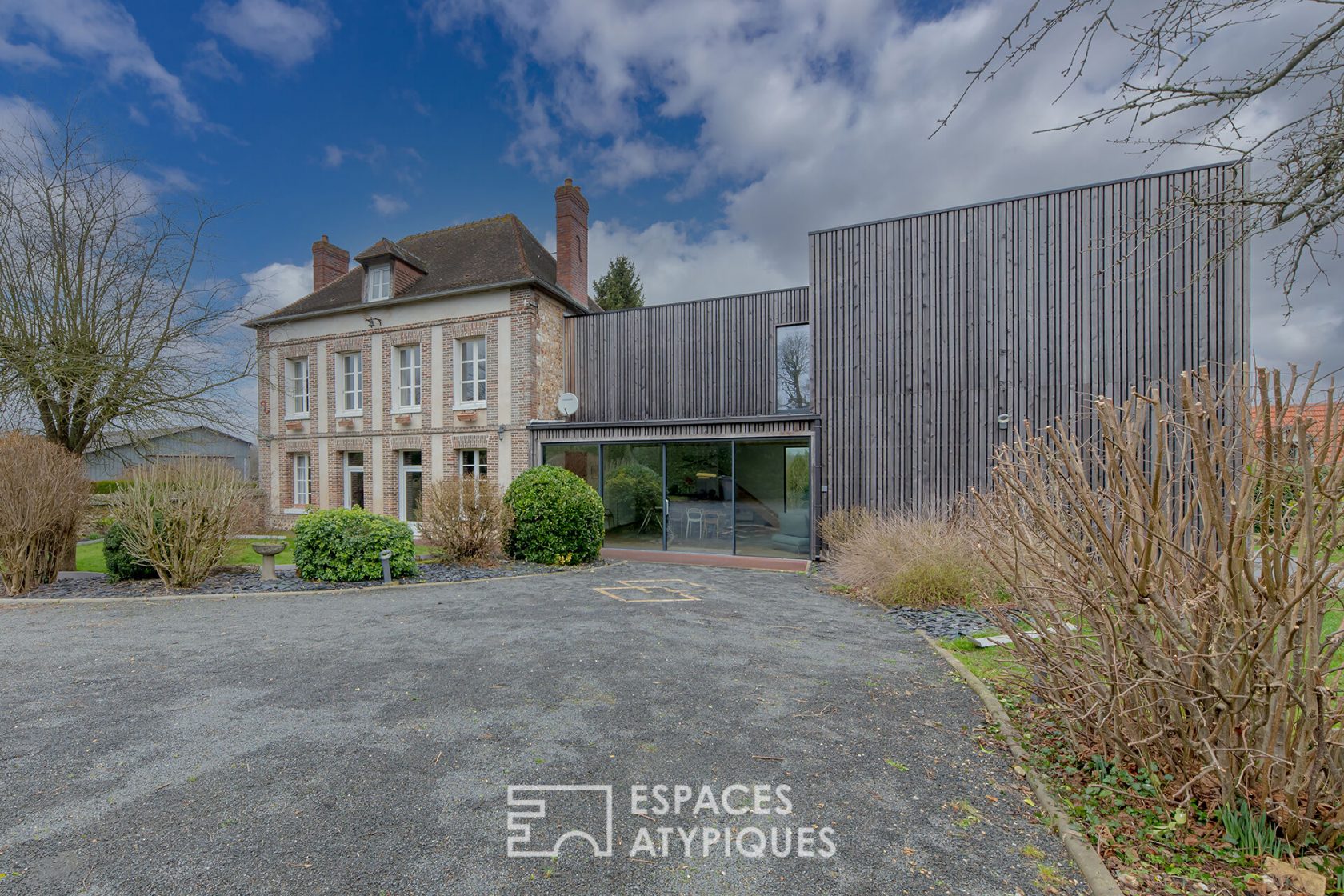 Ecole du village reconvertie en concept architectural