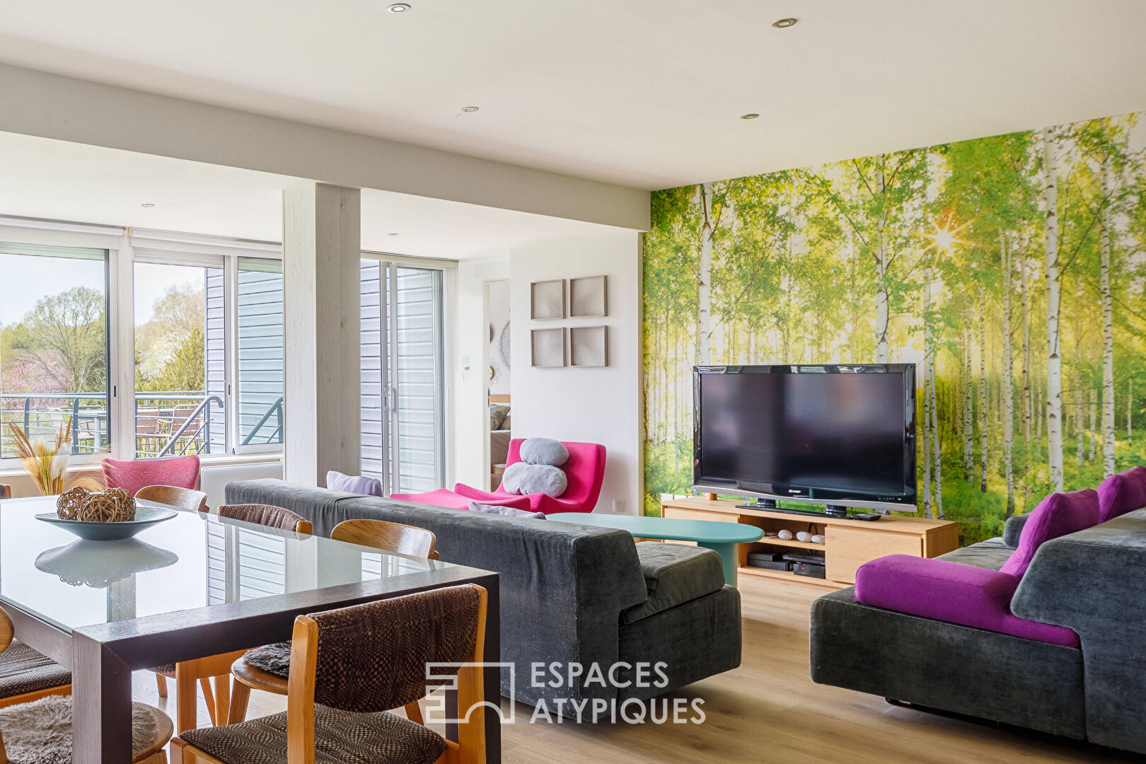 Maison avec extension contemporaine au bord du lac de Forges-les-Eaux
