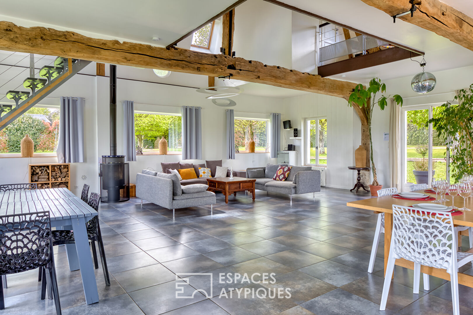 Renovated old riding school, combining Norman charm and spectacular volumes