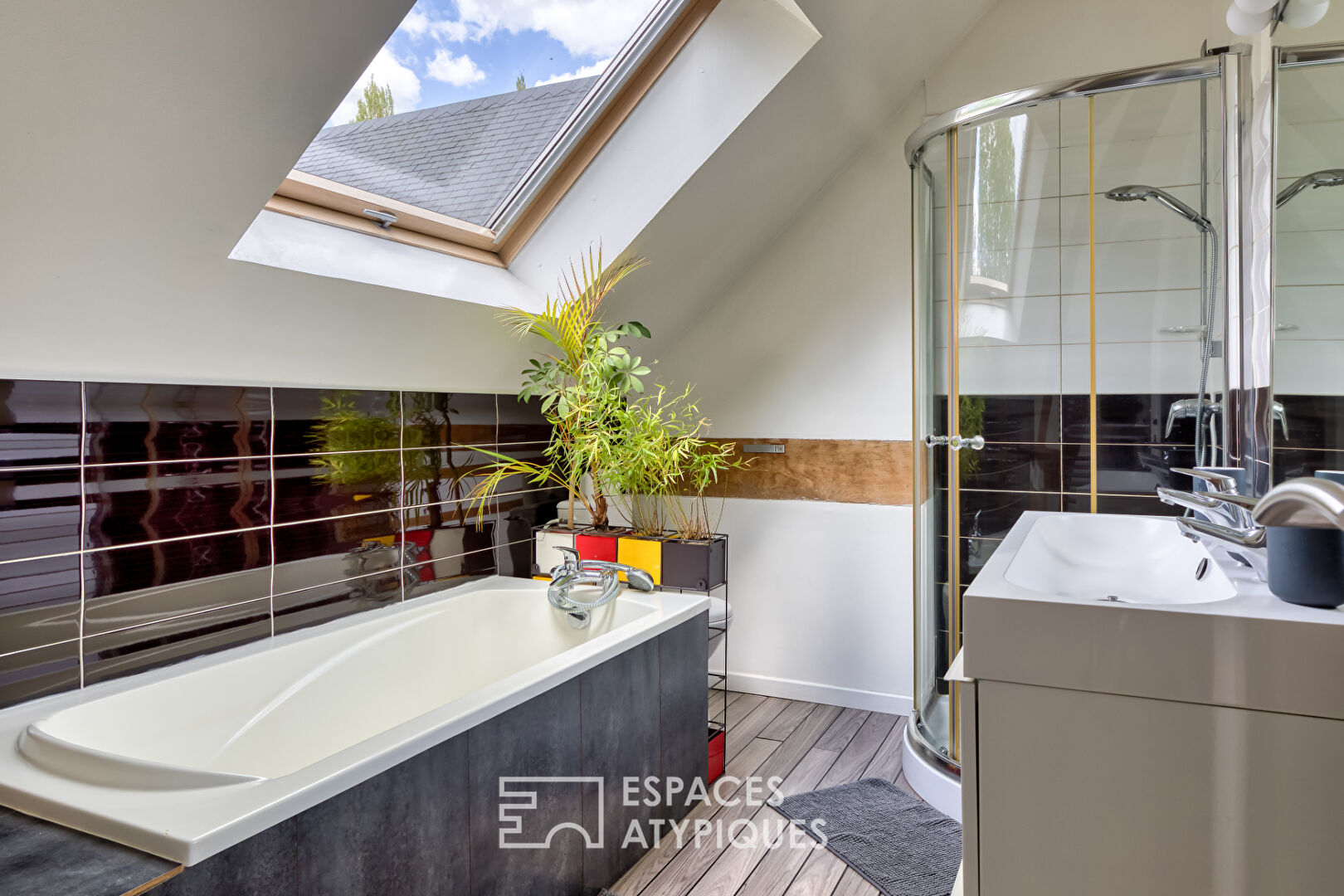 Renovated old riding school, combining Norman charm and spectacular volumes