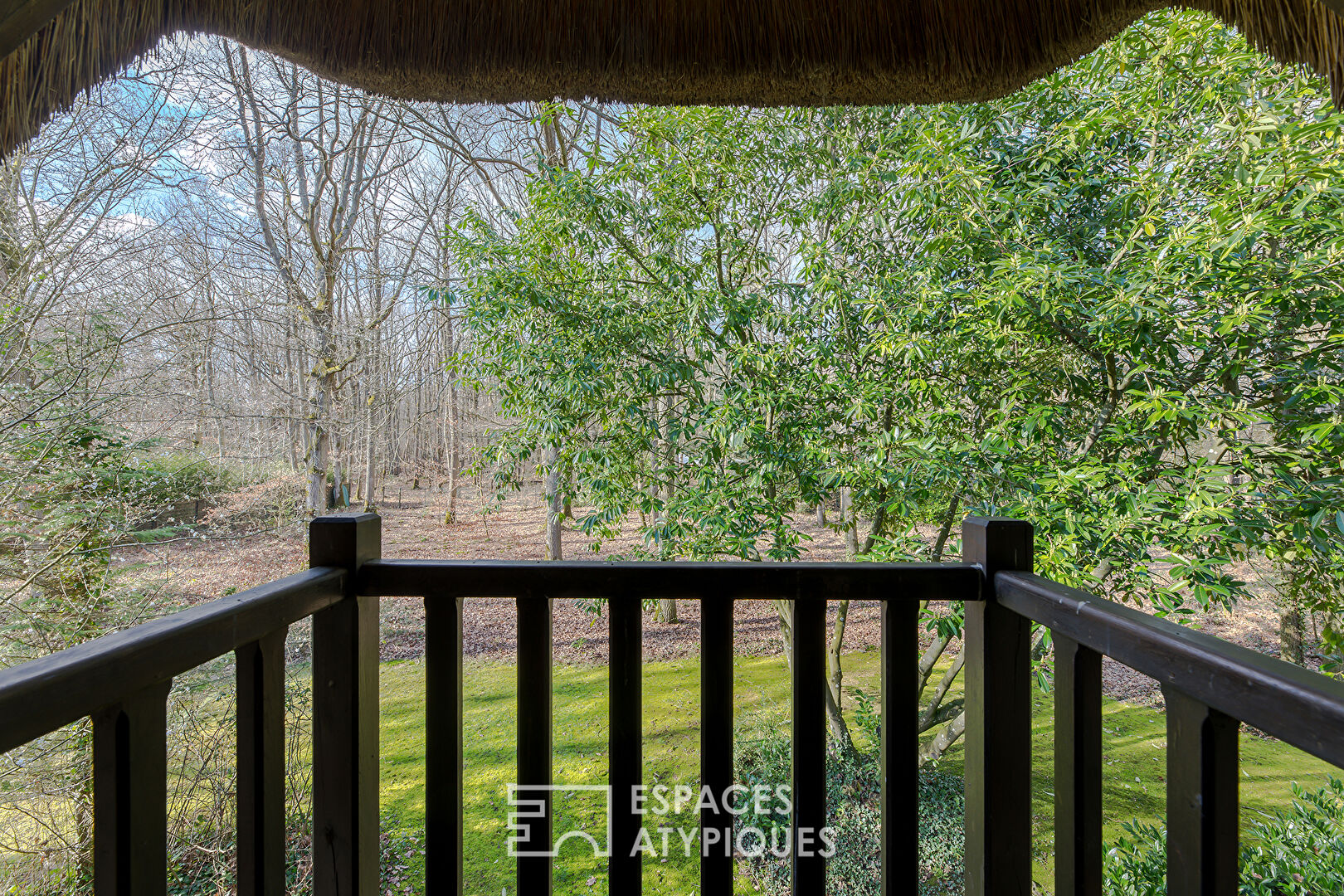Elegant cottage in its wooded area