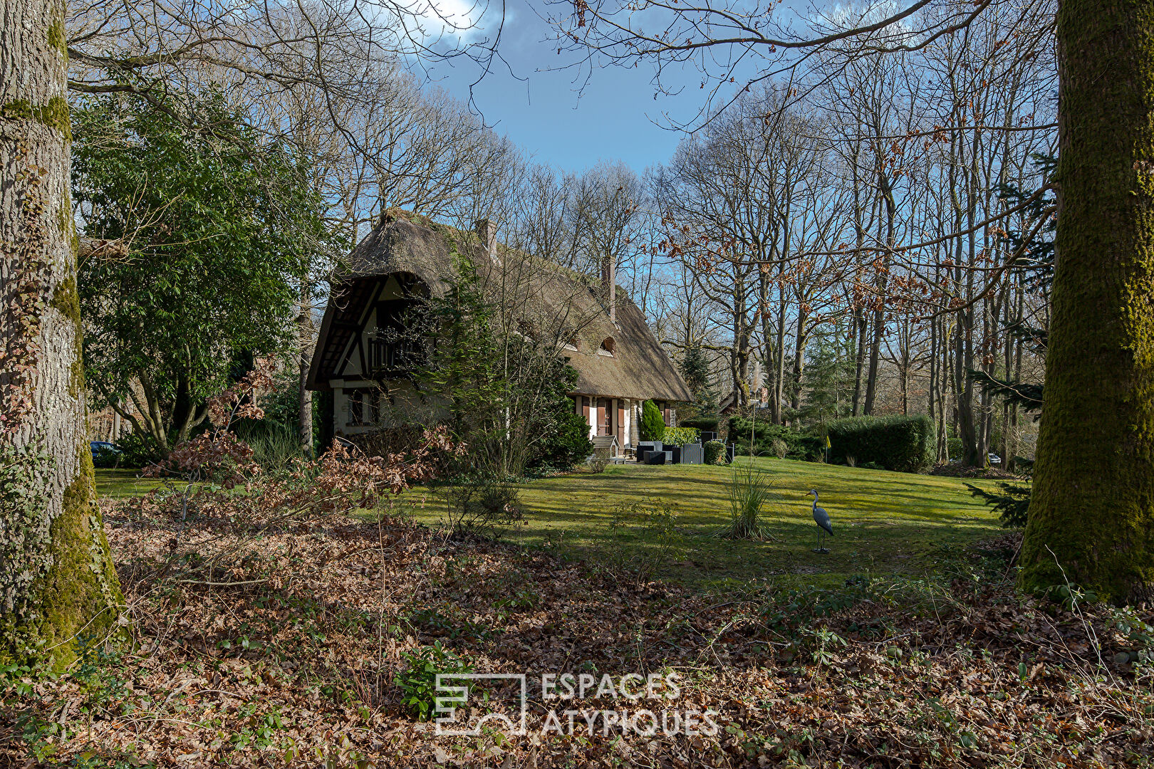 Elegant cottage in its wooded area