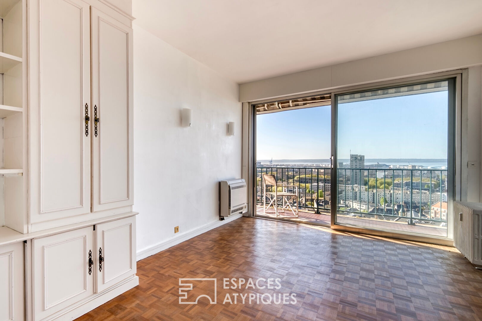 Appartement avec balcon et vue panoramique sur la ville et l’estuaire