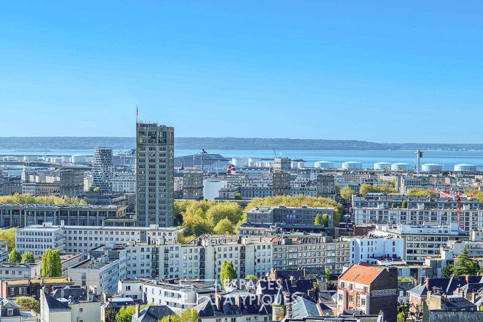Appartement avec balcon et vue panoramique sur la ville et l’estuaire