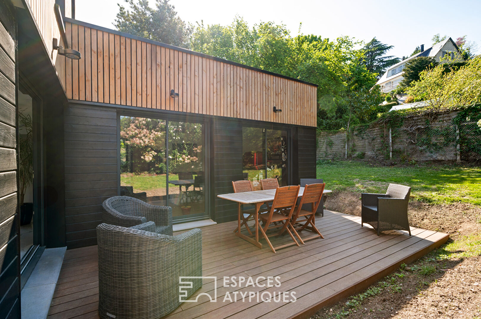 Maison de caractère sublimée par une extension bois