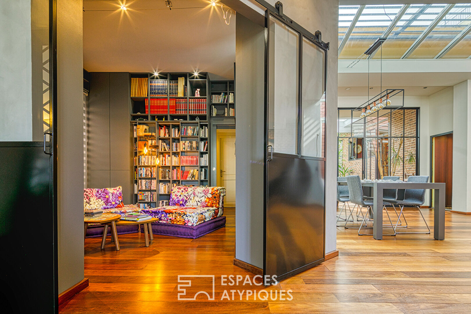 Loft resulting from the restructuring of old offices in hyper center with private garage