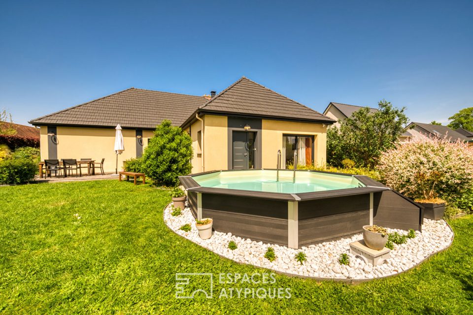 Maison de plain pied avec jardin et piscine