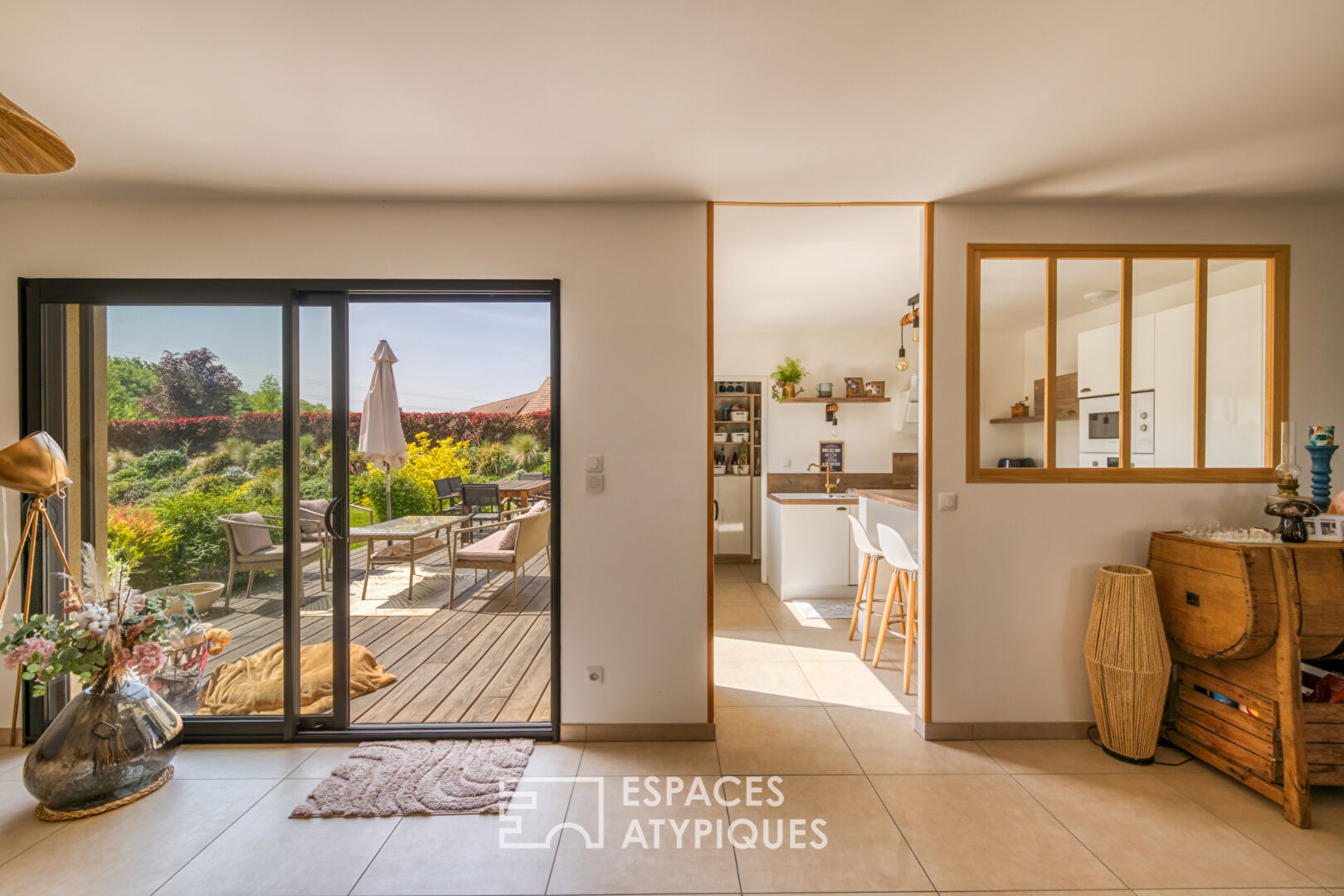 Maison de plain pied avec jardin et piscine