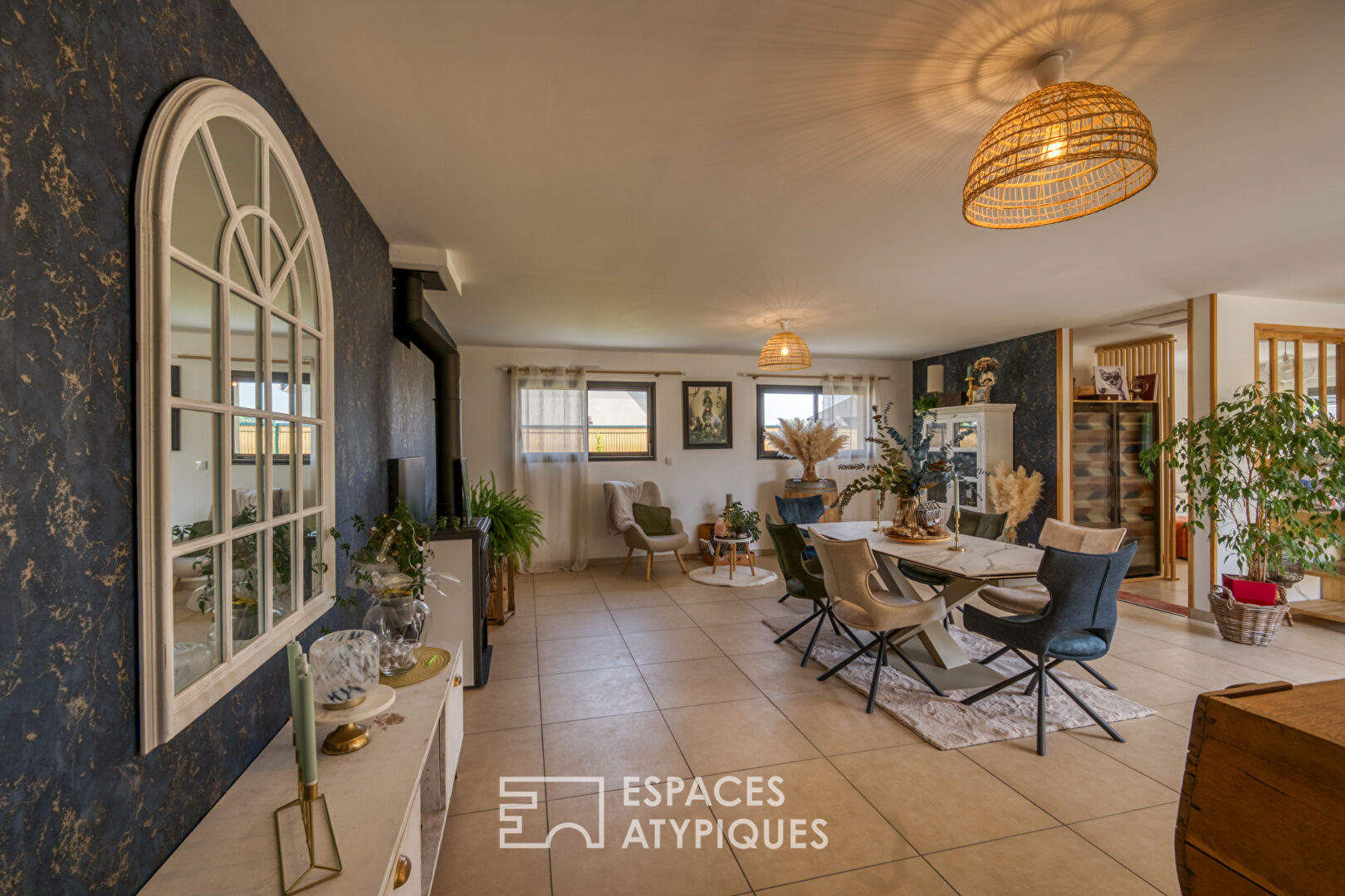 Maison de plain pied avec jardin et piscine