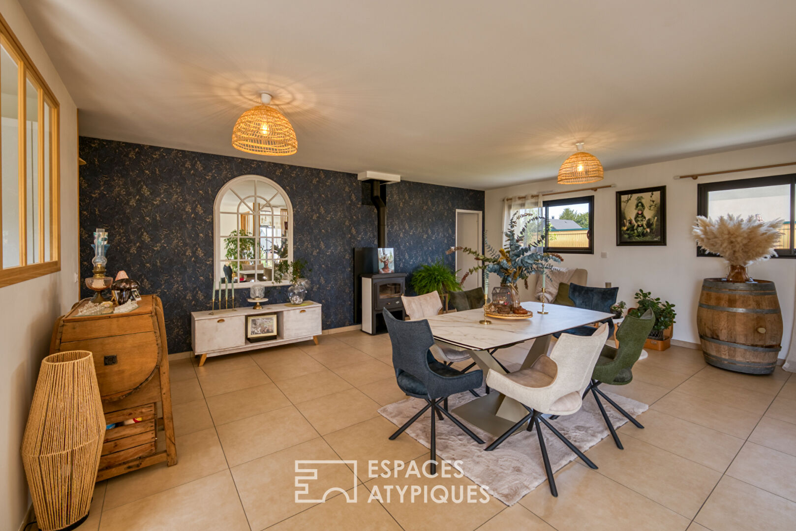 Maison de plain pied avec jardin et piscine