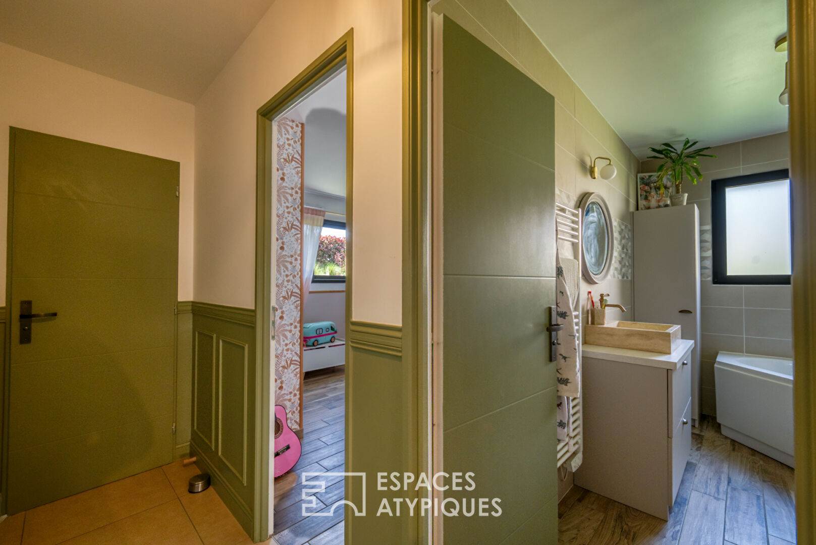 Maison de plain pied avec jardin et piscine