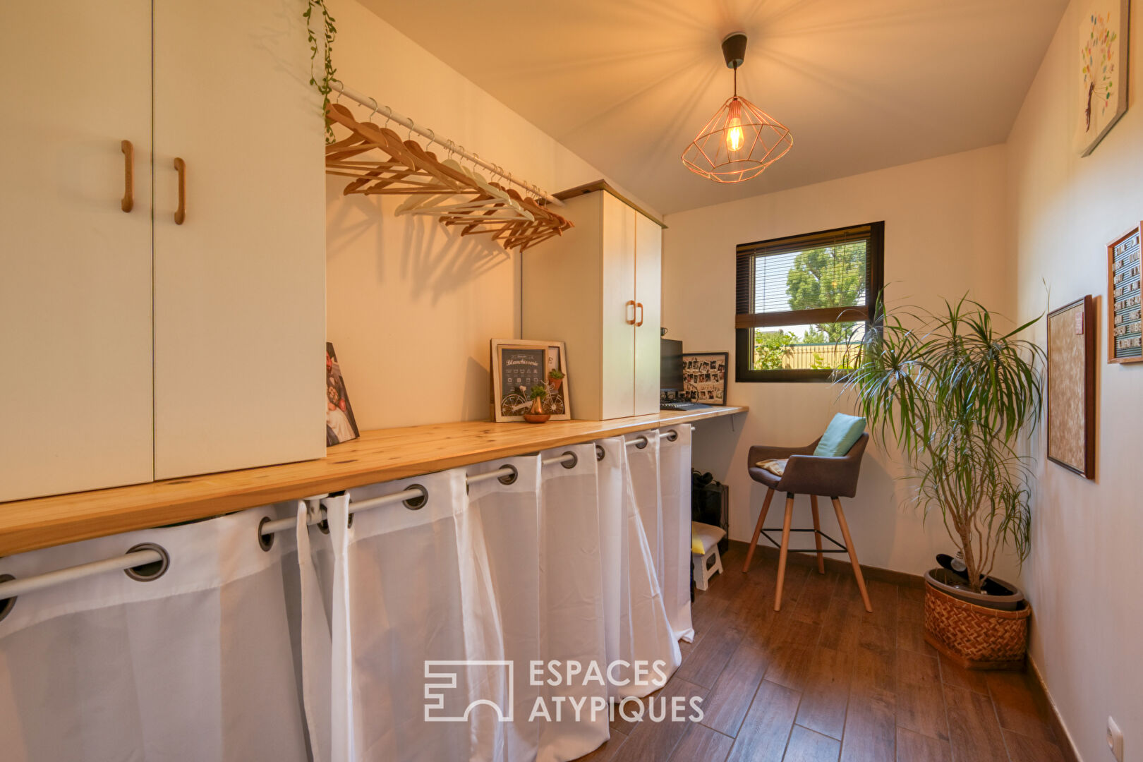 Maison de plain pied avec jardin et piscine