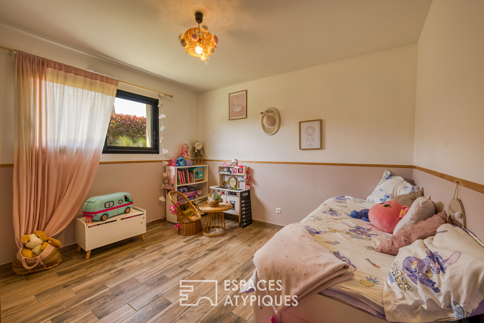 Maison de plain pied avec jardin et piscine