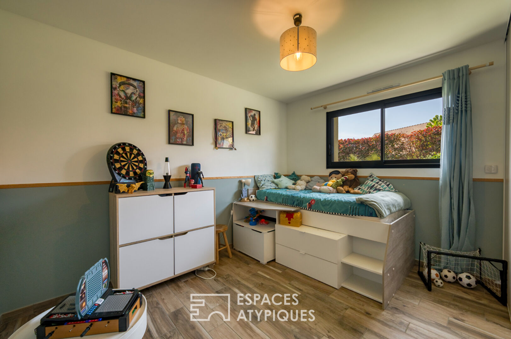 Maison de plain pied avec jardin et piscine
