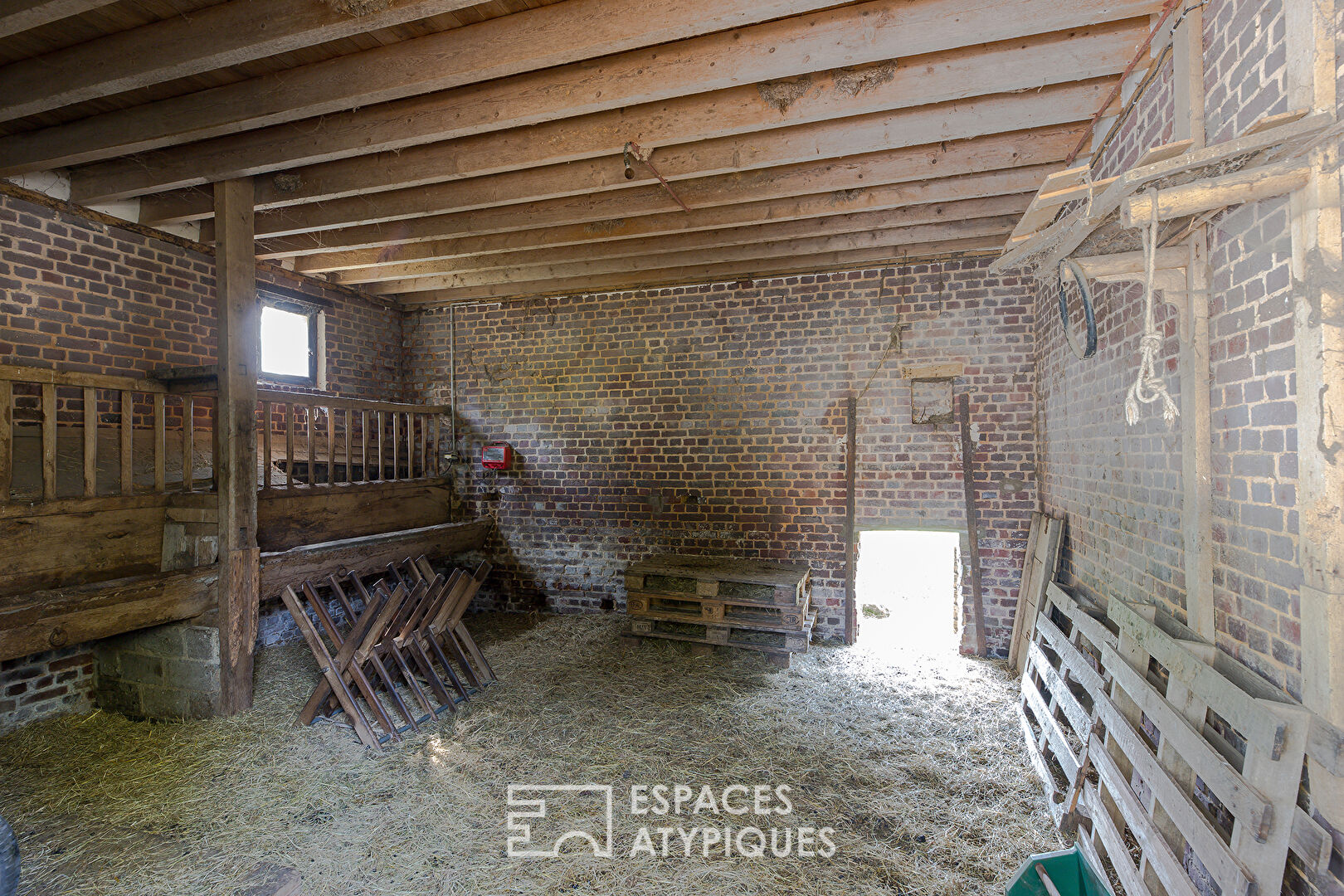 Ancienne boulangerie de village avec parc paysagé et dépendances